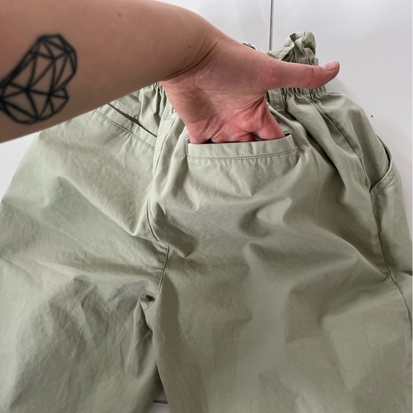 Stylish Women's Cream Pants - Picture 6 of 12